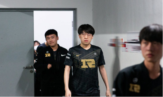 与更多国家 与更多国家