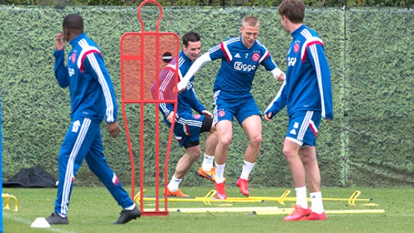 表现出色 表现出色